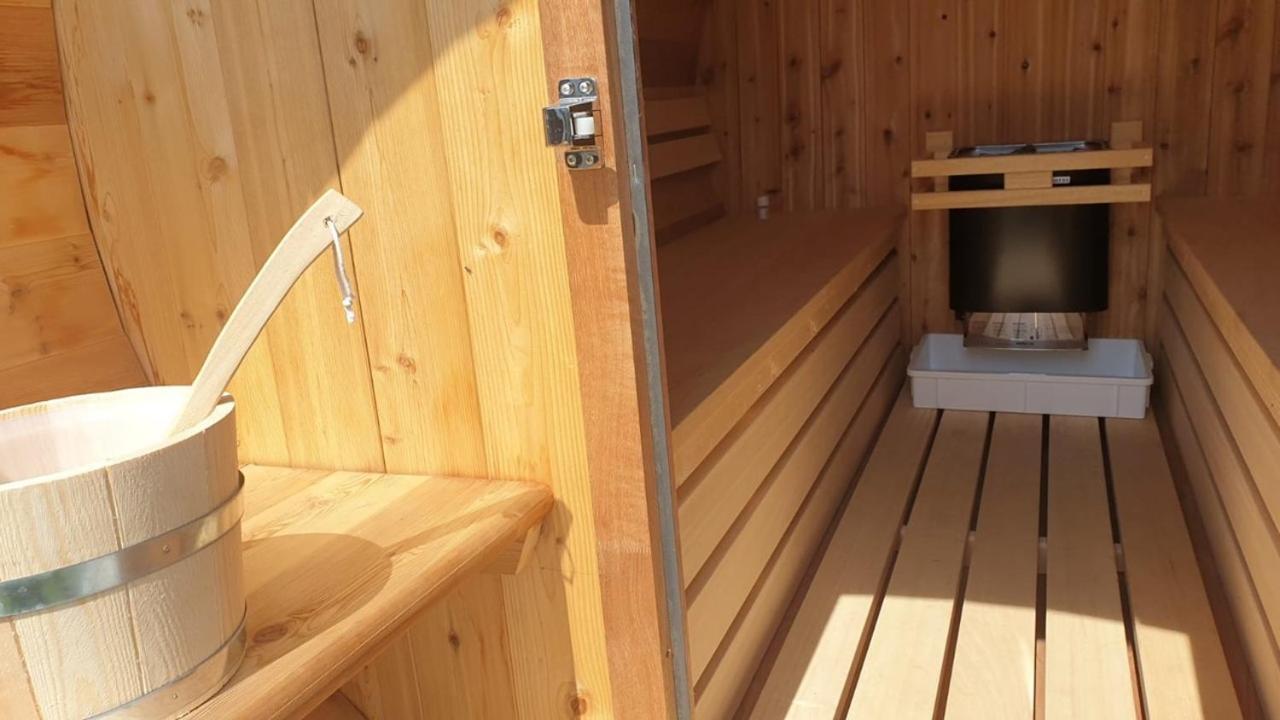 Chalet Buutengeweun, Met Luxe Jacuzzi En Tonsauna Sint-Annaland Eksteriør bilde