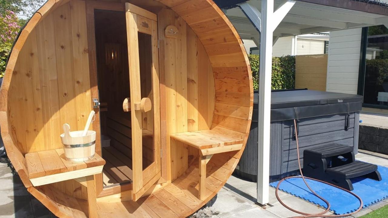 Chalet Buutengeweun, Met Luxe Jacuzzi En Tonsauna Sint-Annaland Eksteriør bilde