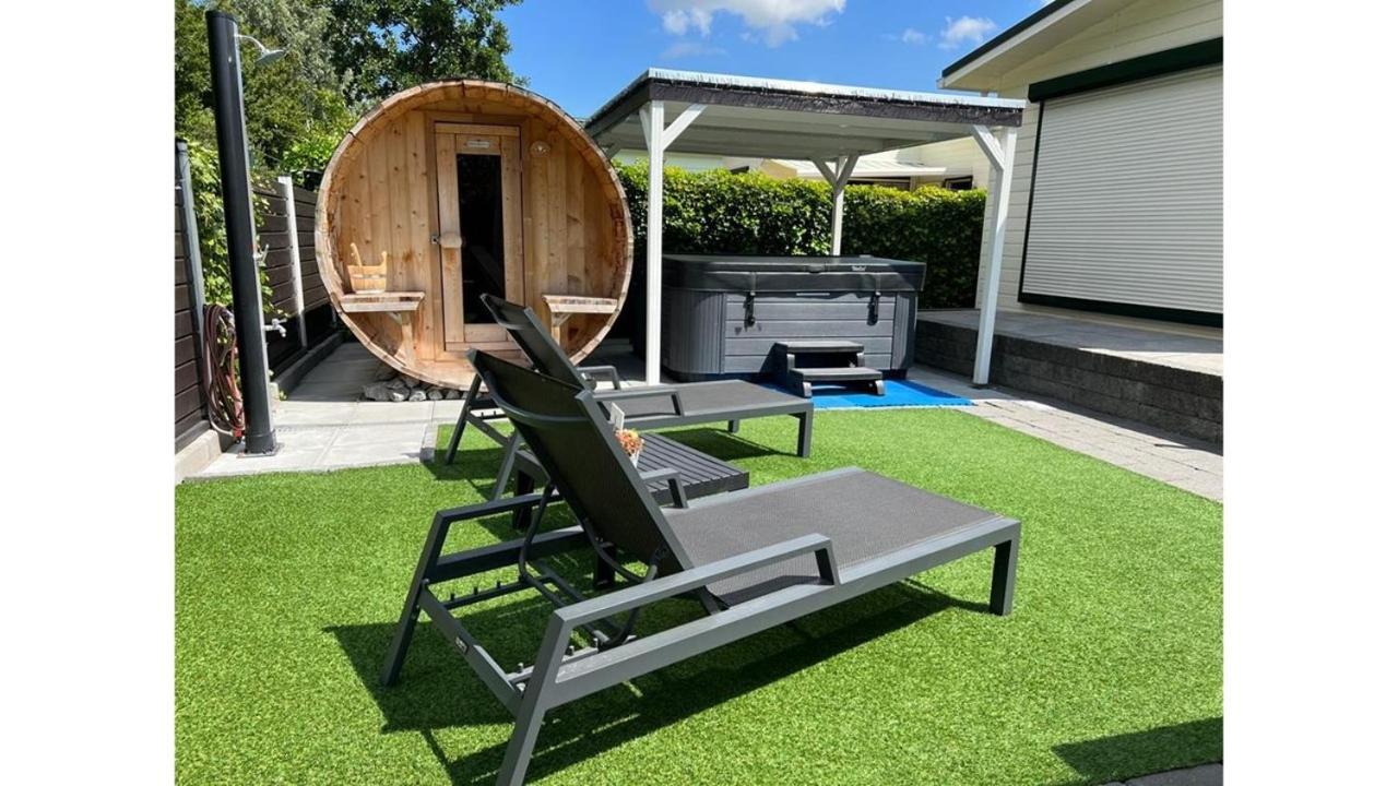 Chalet Buutengeweun, Met Luxe Jacuzzi En Tonsauna Sint-Annaland Eksteriør bilde